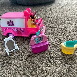 Minnie’s Happy Helpers Van